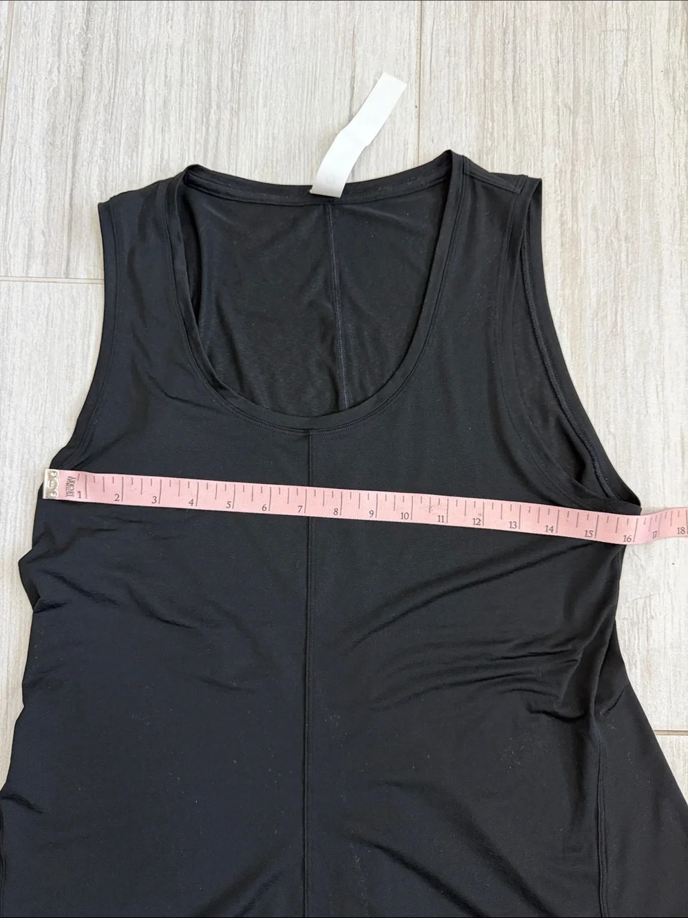 black lululemon lightweight flowy hem tank‎ top large stretchy
